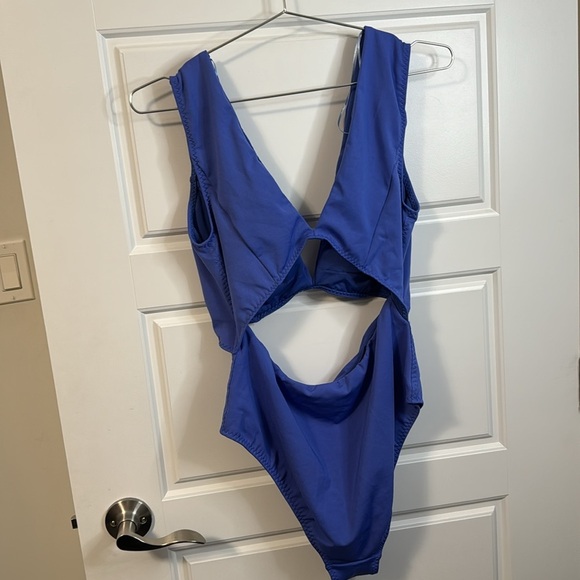 ZARA| One Pc swimsuit - Picture 3 of 3